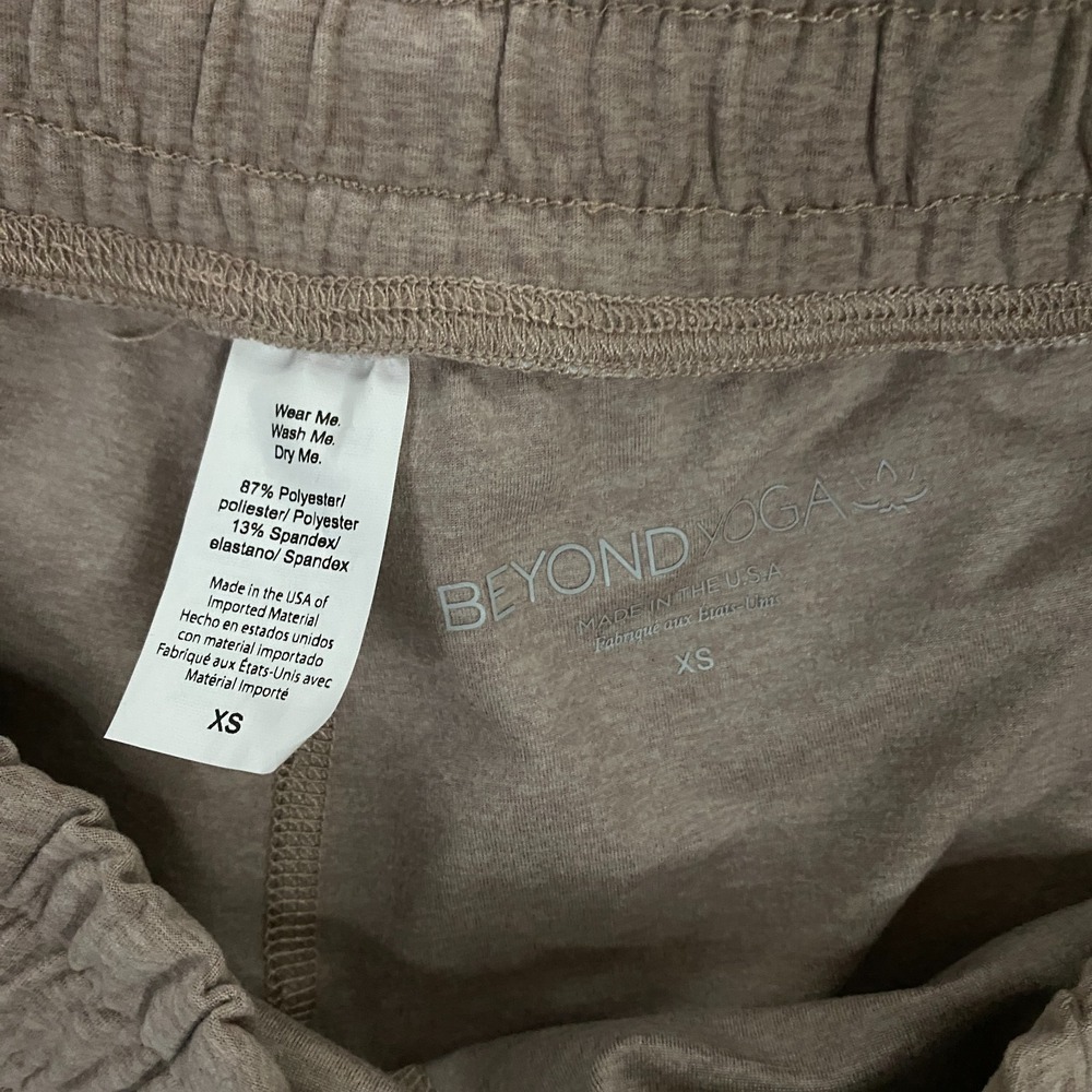 Beyond Yoga Worked Up Shorts size XS Chai Beige Sweat Athletic Drawstring NWT - Picture 3 of 9